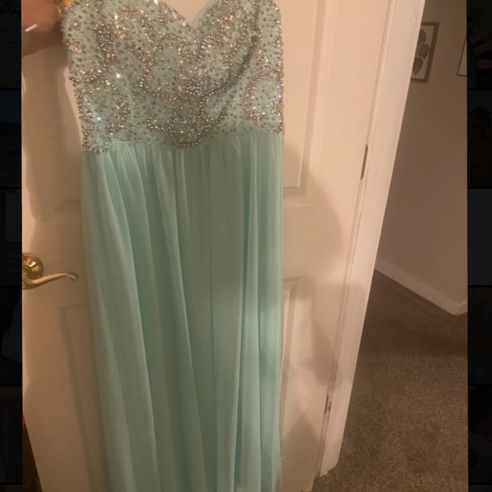Prom Dress - Picture 3 of 5